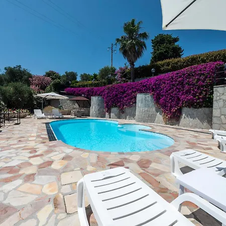292 - Villare, Con Piscina E Terrazza, Relax Nel Di Lavagna
